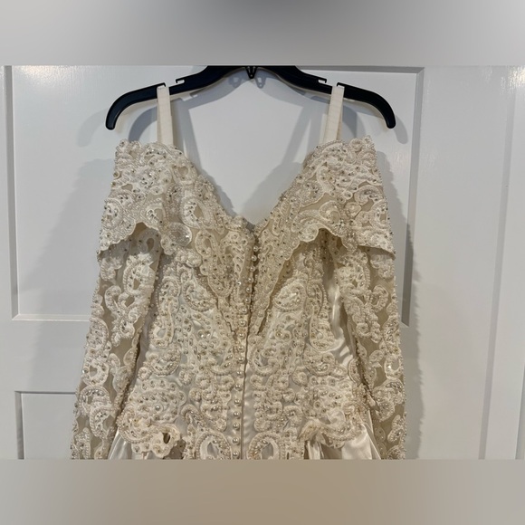 Vintage 80s HelenFreeds Ivory Heavily Beaded Long Sleeve Cathedrel Wedding Gown - Picture 7 of 10